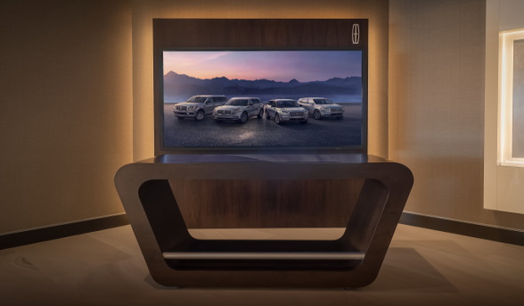 The Lincoln Personalization Studio experience is shown with images of Lincoln Vehicles.